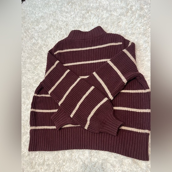 Large Striped Abercrombie and Fitch sweater - Picture 2 of 3